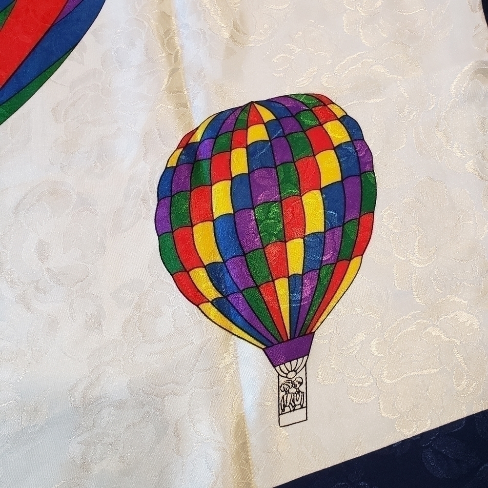 balloon Scarf - Picture 4 of 7